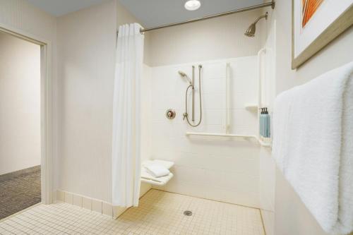 Courtyard by Marriott Stuart - image 9