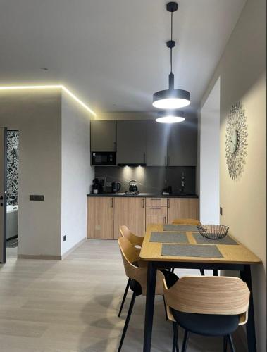 Свіжі апартаменти в центрі міста новобудові на Проскурівське підпілля 110а