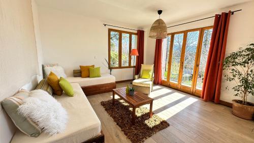 2 bedrooms, 6 beds