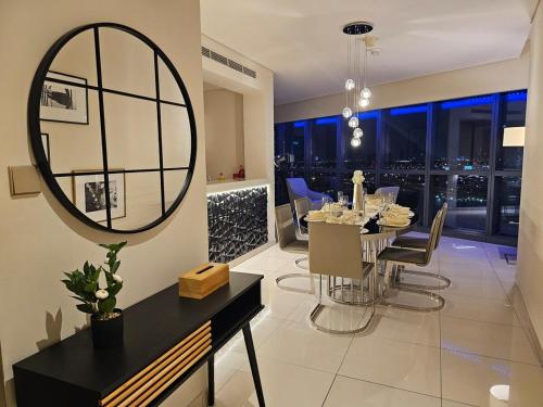 NEW! HollywoodDXB Burj Khalifa View - 6Min To Dubai Mall, Dubaï (photo 9)