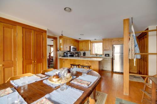 Chester Farmhouse on 100 Acres, 15 Min to Okemo! in Chester, USA