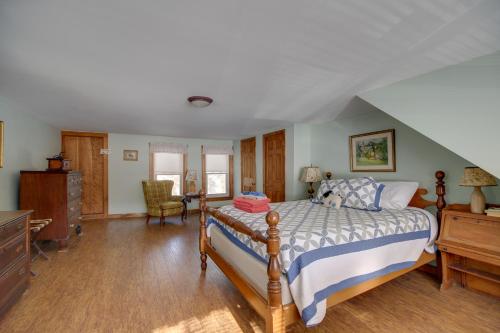 Chester Farmhouse on 100 Acres 15 Min to Okemo! - image 10