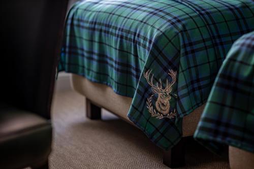 Best Western Scores Hotel Room Type - King Room with Roll-In Shower - Disability Access