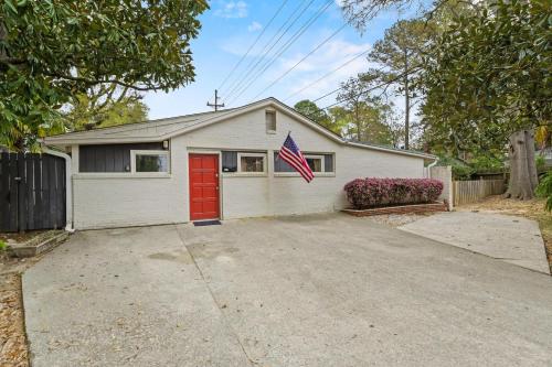 The Mid-Century Hub Close to Everything in Columbia, USA