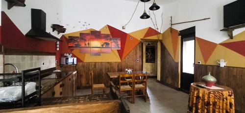 المرافق, El Guardaviñas, entre Montes y Viñedos (El Guardavinas, entre Montes y Vinedos) in Abalos