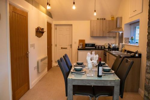 The Nest Close to York with Hot Tub in Howden