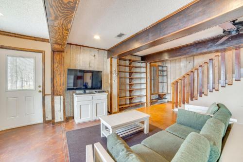 Winnsboro Lake Retreat On-Site Swimming and Fishing in Winnsboro (TX)