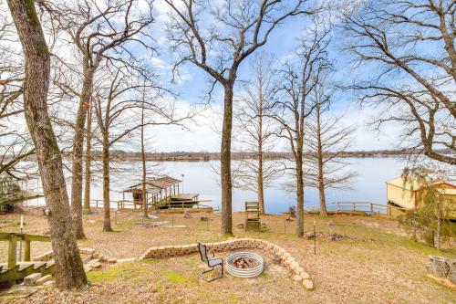 Winnsboro Lake Retreat On-Site Swimming and Fishing in Winnsboro (TX)