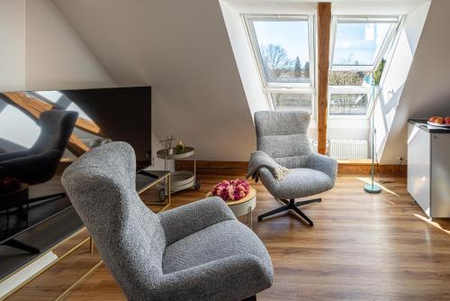 have-a-nice-Stay - helles Dachgeschoss, U-Bahn nach Hamburg 400m - Bäcker & Restaurants 500m - Lidl 800m - Zentrum 1,5km have-a-nice-Stay - helles Dachgeschoss, U-Bahn nach Hamburg 400m - Bäcker & Restaurants 500m - Lidl 800m - Zentrum 1,5km