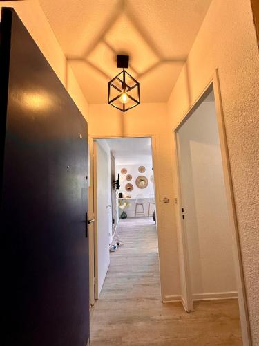 Studio MBS 1 - Cosy, Tram, Wifi, Parking, Equipe near Pharmacie du mas de Tesse