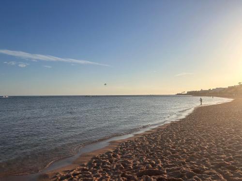 Cosy Studio on the First Floor with lovely Terrace and Personal Garden Area, Pool View and Free Beach Access in Sharm Hills Resort
