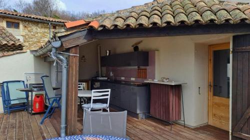 Maison Louisa in Manas