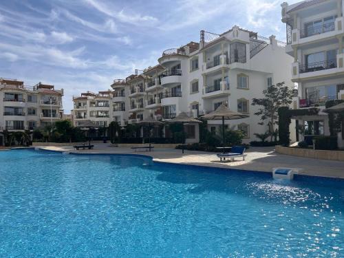 Cosy Studio on the First Floor with lovely Terrace and Personal Garden Area, Pool View and Free Beach Access in Sharm Hills Resort