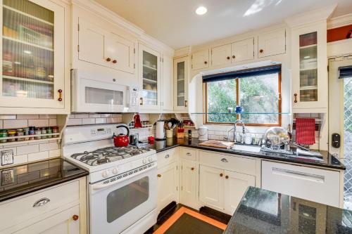 6 Blocks to SJSU Cozy Bungalow with Deck and Koi Pond 6 Blocks to SJSU Cozy Bungalow with Deck and Koi Pond