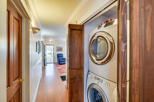 6 Blocks to SJSU Cozy Bungalow with Deck and Koi Pond 6 Blocks to SJSU Cozy Bungalow with Deck and Koi Pond