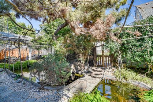 6 Blocks to SJSU Cozy Bungalow with Deck and Koi Pond 6 Blocks to SJSU Cozy Bungalow with Deck and Koi Pond