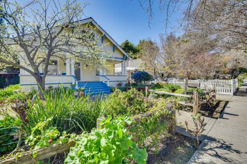 6 Blocks to SJSU Cozy Bungalow with Deck and Koi Pond 6 Blocks to SJSU Cozy Bungalow with Deck and Koi Pond