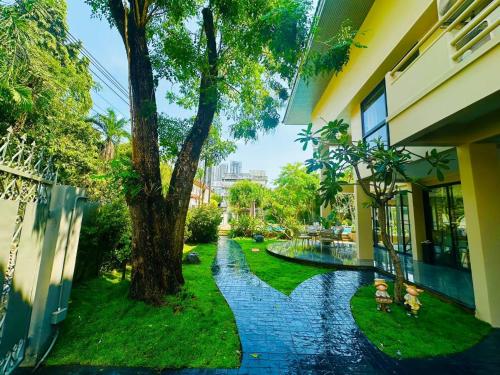 5BR Villa with Private Pool Sukhumvit 10mins BTS, Bangkok (zdjęcie 6)