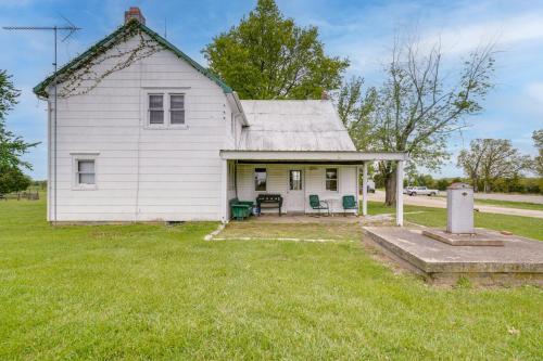 Spacious Owensville Getaway with Winery On-Site!