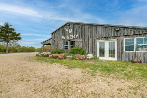 Spacious Owensville Getaway with Winery On-Site!
