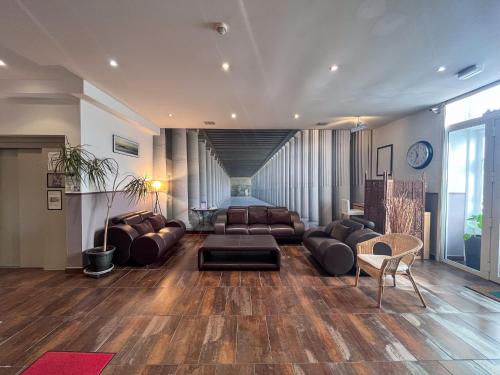 Le National - image 8