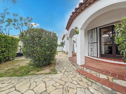 Requesens - image 3