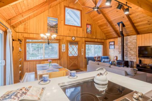 Play Chalet MCA 489 - Meredith Lodging in Manzanita (OR)