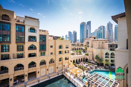 Souk Al Bahar View Burj Khalifa and Fountains - image 2