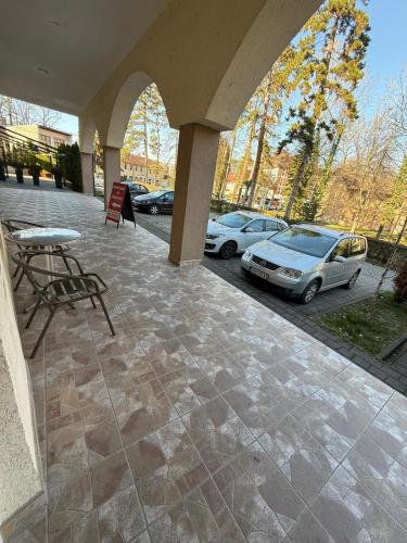 2 bedrooms, 4 beds