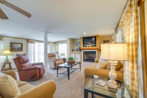 Cabin Less Than Half-Mi to Tunica Lake Great for Anglers! Cabin Less Than Half-Mi to Tunica Lake Great for Anglers!