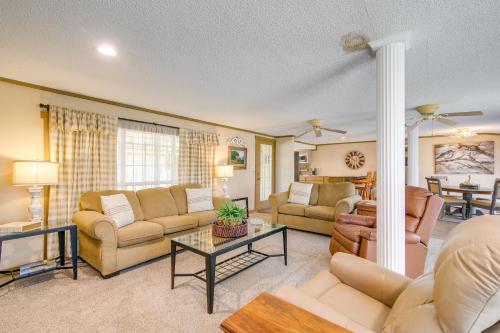 Cabin Less Than Half-Mi to Tunica Lake Great for Anglers! Cabin Less Than Half-Mi to Tunica Lake Great for Anglers!