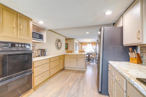 Cabin Less Than Half-Mi to Tunica Lake Great for Anglers! Cabin Less Than Half-Mi to Tunica Lake Great for Anglers!