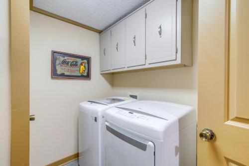 Cabin Less Than Half-Mi to Tunica Lake Great for Anglers! Cabin Less Than Half-Mi to Tunica Lake Great for Anglers!