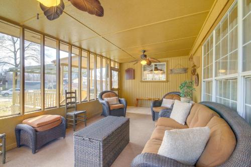 Cabin Less Than Half-Mi to Tunica Lake Great for Anglers! Cabin Less Than Half-Mi to Tunica Lake Great for Anglers!