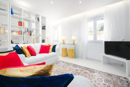 Nadiona Suites Crystal & Gold 1