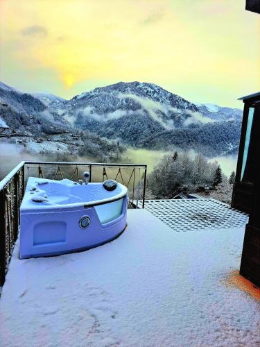 Glass House Merisi in Zeda Makhuntseti