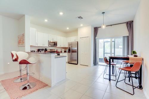 6 Mi to Apollo Beach Townhome with Pool Access! in รัสกิน (FL)