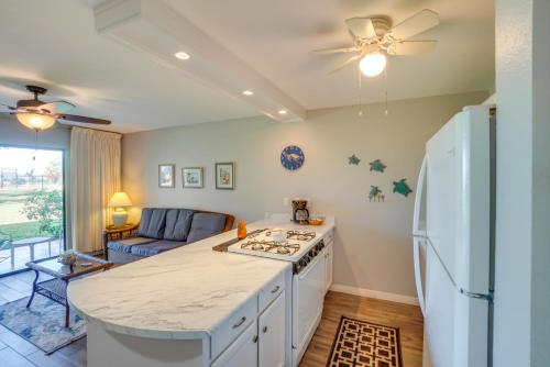 Oceanfront Molokai Shores Condo w/ Pool Access! in Kaunakakai (HI)