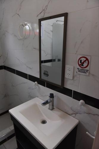 Vannas istaba, Casa con Piscina y Parrilla in Timbúes