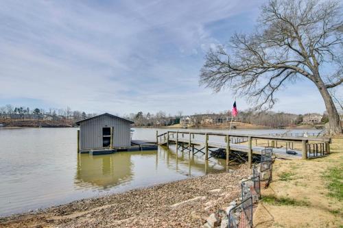 Steps to Lake Wylie Cozy Clover Apartment Steps to Lake Wylie Cozy Clover Apartment