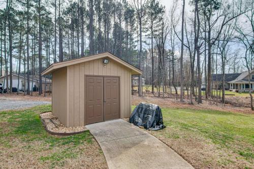 Steps to Lake Wylie Cozy Clover Apartment Steps to Lake Wylie Cozy Clover Apartment