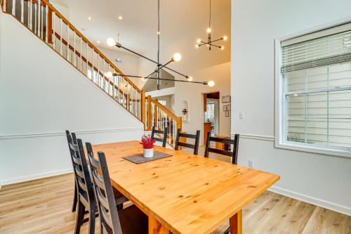 Screened Porch and Fire Pit Spacious Pocono Retreat
