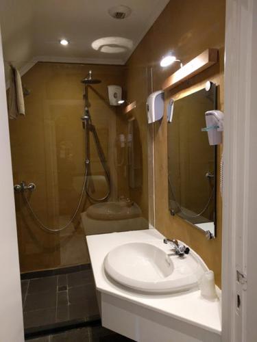 Canalview Hotel Ter Reien - image 3