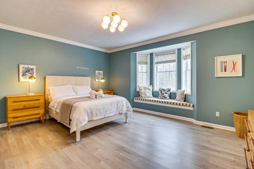 Screened Porch and Fire Pit Spacious Pocono Retreat