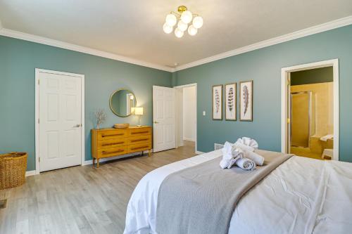 Screened Porch and Fire Pit Spacious Pocono Retreat