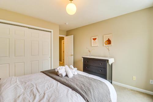 Screened Porch and Fire Pit Spacious Pocono Retreat
