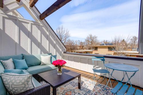 Luxe Designer Flat on Sloans Lake w/ Rooftop Deck in Sloan's Lake