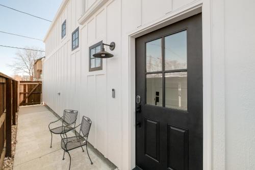 Luxe Designer Flat on Sloans Lake w/ Rooftop Deck in Sloan's Lake