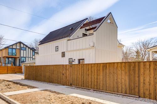Luxe Designer Flat on Sloans Lake w/ Rooftop Deck in Sloan's Lake