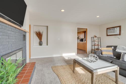 Fire Pit, Waterfront and Boat Dock Detroit Lake Gem